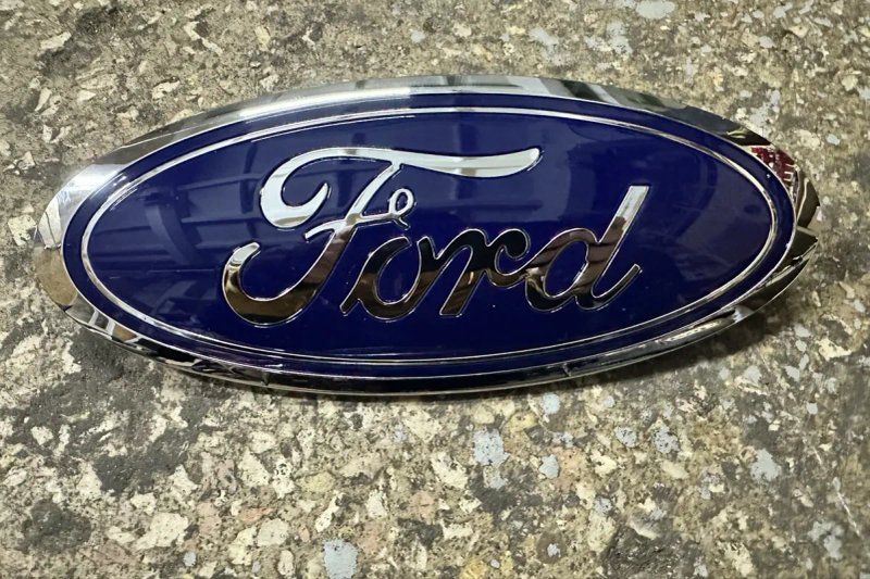 Ємблема, логотип в решітку радіатора Ford edge 2015, 2019, 2021 — фото 2