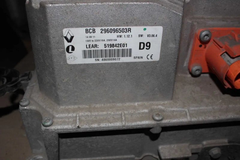 Зарядка Блок зарядки кришка двигуна BCB Renault Kangoo ZE — фото 7