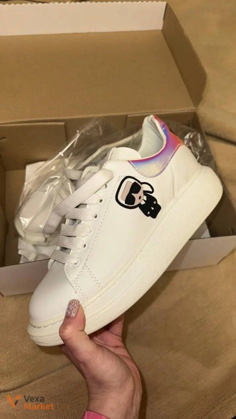Жіночі білі кросівки Karl Lagerfeld