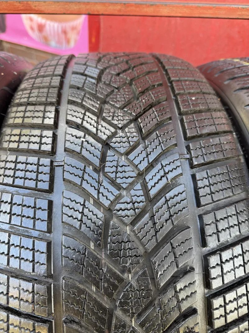 Зимняя резина 245/40/19 Goodyear Ultragrip Perfomance+ — фото 4