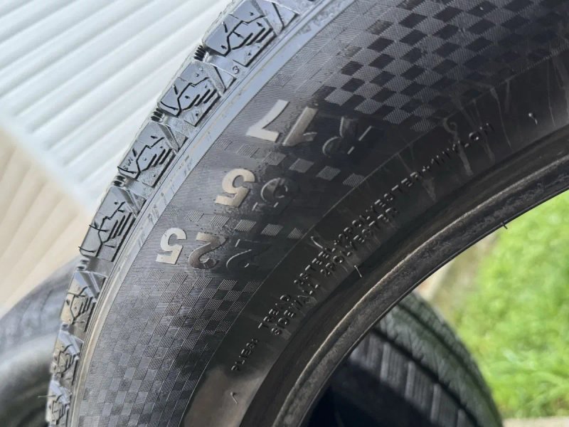 Зимова гума 225/55 R 17 — фото 5