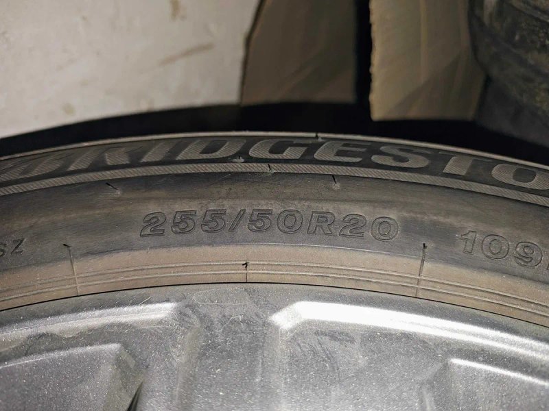 Зимова гума Bridgestone Blizzak LM-001, розмір 255/50/R20 — фото 2