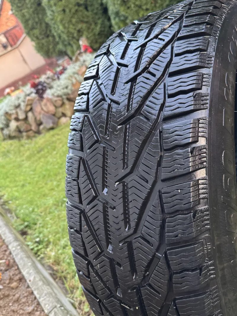 Зимова резина 235/60 R 18 — фото 3