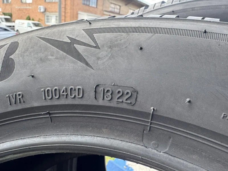 Зимові шини Bridgestone 205/60 R16 — фото 6