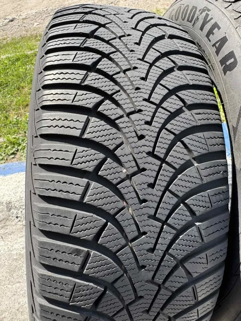 Зимові шини Goodyear 205/55 R16 — фото 3