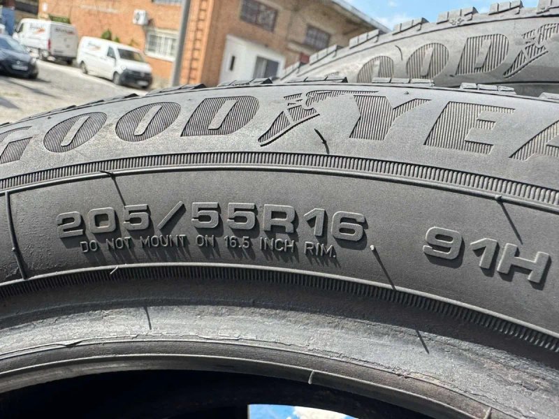Зимові шини Goodyear 205/55 R16 — фото 5
