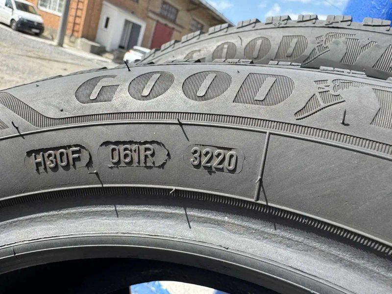 Зимові шини Goodyear 205/55 R16 — фото 6