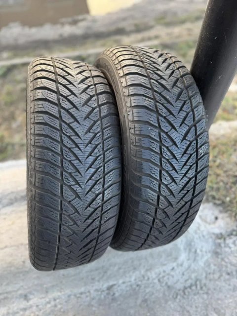 Зимові шини Goodyear 205/60 R16