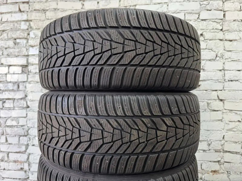 Зимові шини Hankook 235/45 R18 — фото 2