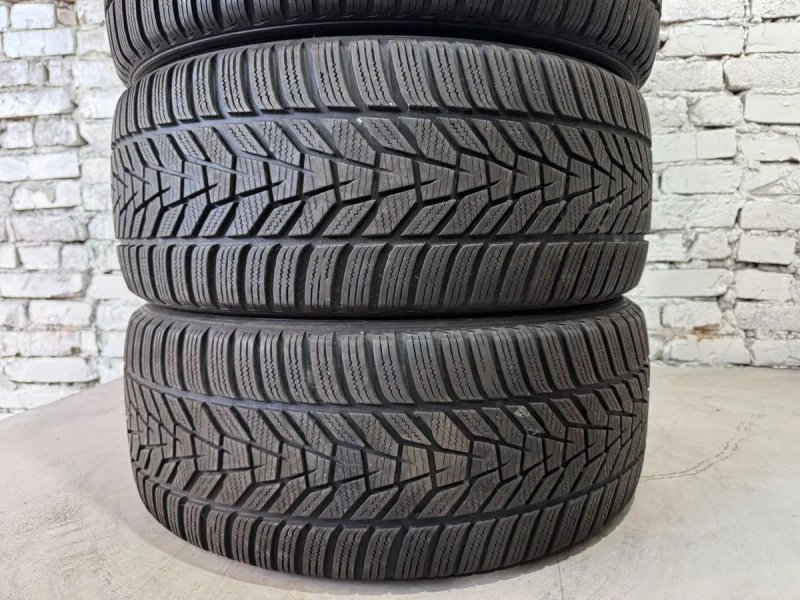 Зимові шини Hankook 235/45 R18 — фото 3
