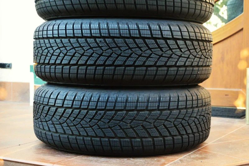 Зимові шини комплект GoodYear UlraGrip Performance+ SUV 215/65 R17 — фото 2