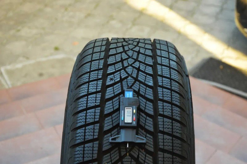 Зимові шини комплект GoodYear UlraGrip Performance+ SUV 215/65 R17 — фото 4