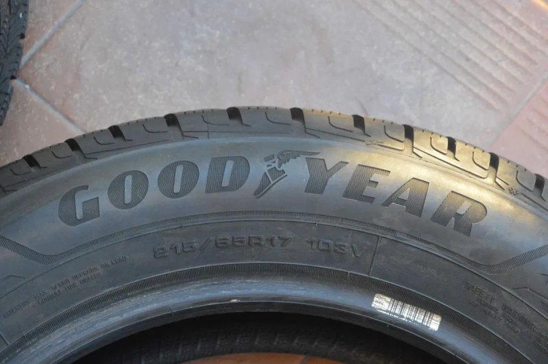 Зимові шини комплект GoodYear UlraGrip Performance+ SUV 215/65 R17 — фото 7