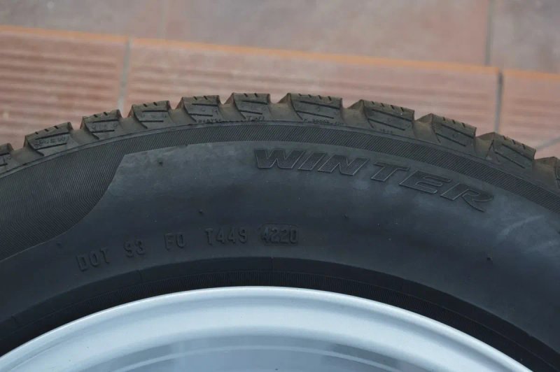 Зимові шини комплект Pirelli Sottozero 3 205/60 R16 — фото 4