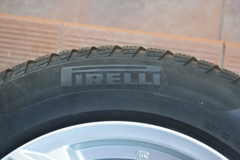 Зимові шини комплект Pirelli Sottozero 3 205/60 R16 — фото 6
