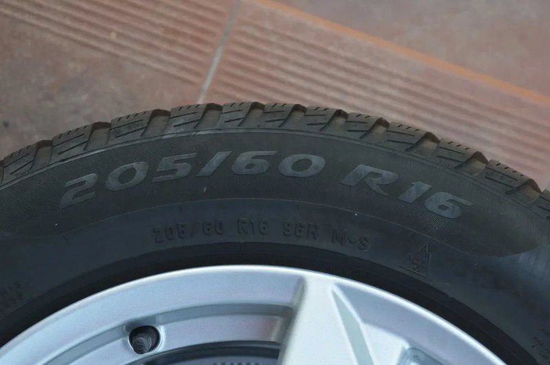 Зимові шини комплект Pirelli Sottozero 3 205/60 R16 — фото 8
