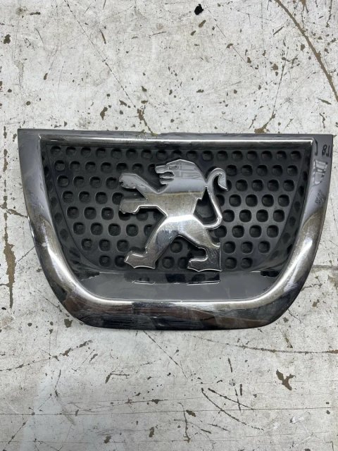 Значок емблема Peugeot 3008