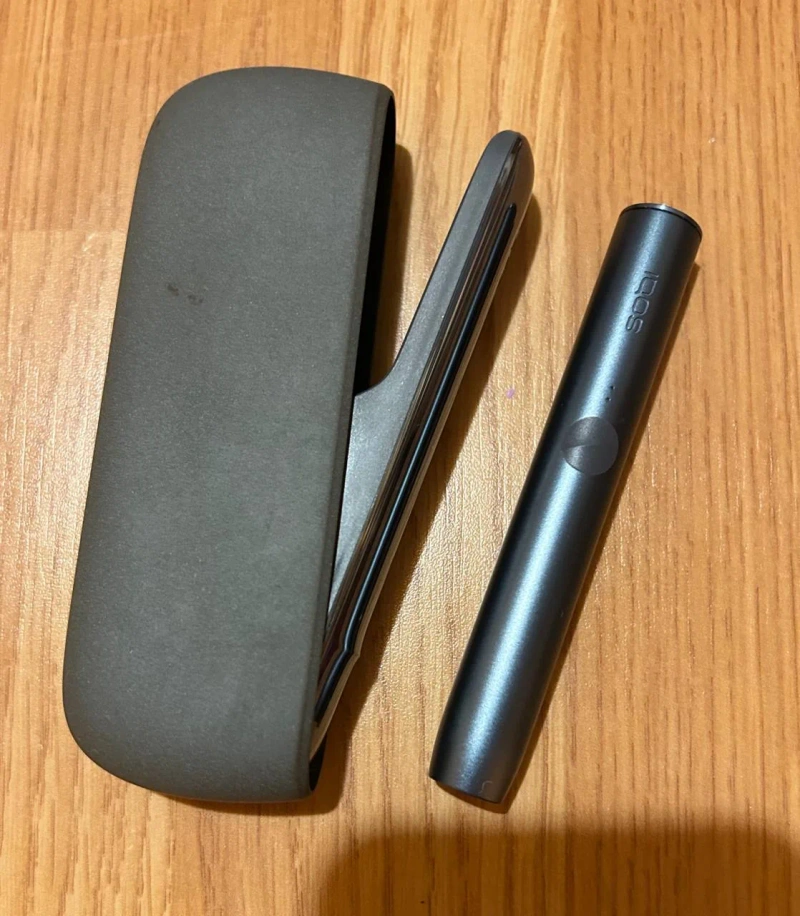 IQOS сірого-синього кольору