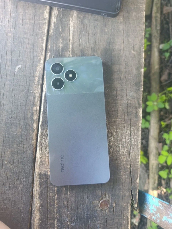 Realme Note 60.
