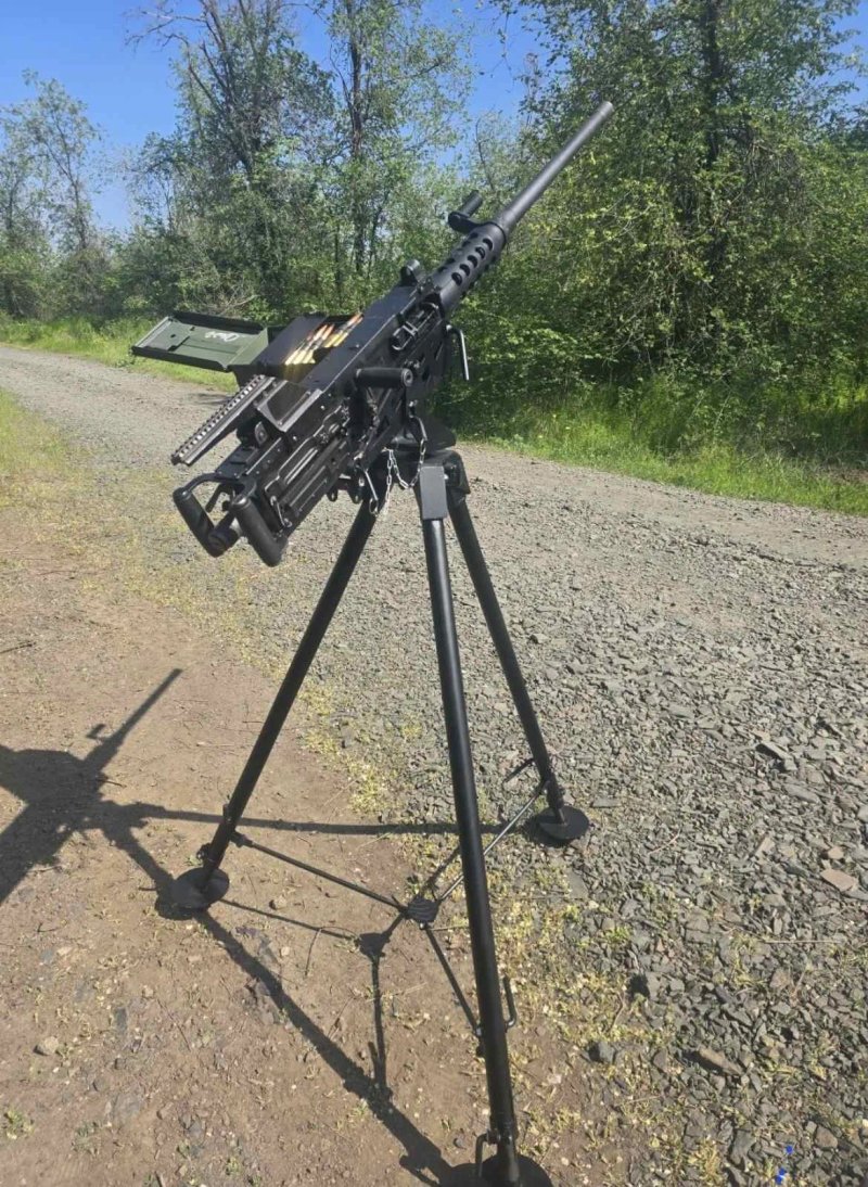 Зенітна тринога для браунінга М2.