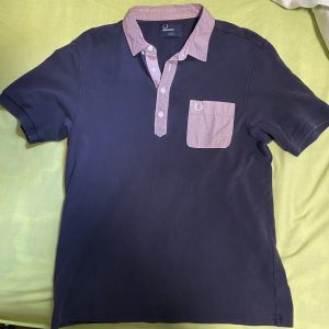 Мужская футболка поло Fred Perry темно-синяя с розовым карманом