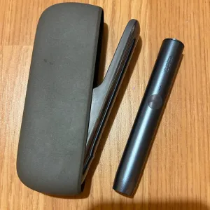 IQOS сірого-синього кольору