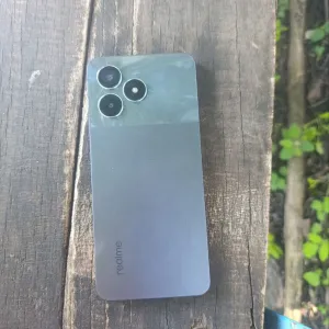 Realme Note 60.