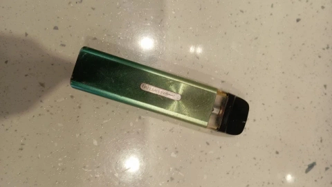Vaporesso XROS Mini Kit зеленого кольора.