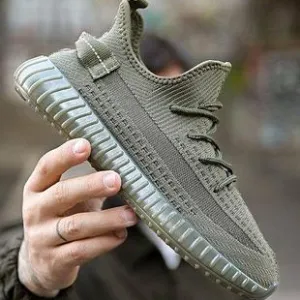 Кросівки adidas izi boost