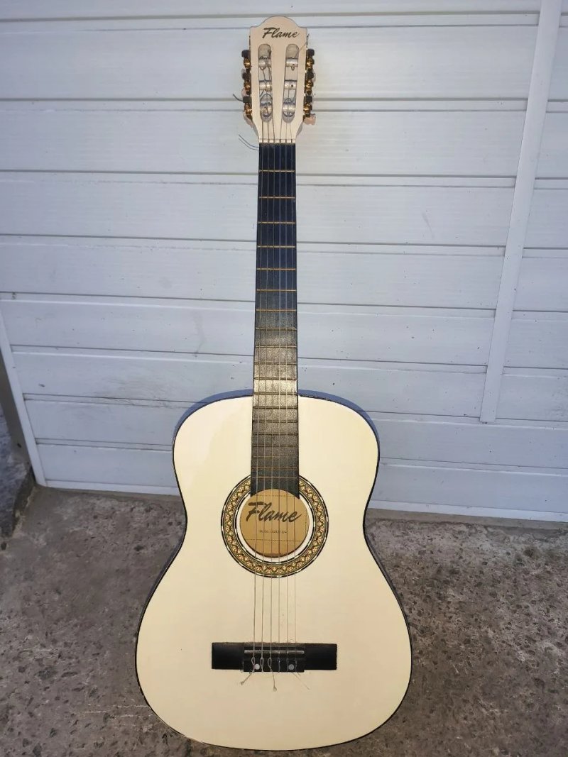 Классическая гитара "Flame CG821 3/4" белая