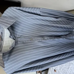 Сатинова сорочка Demood, голуба в смужку, one size