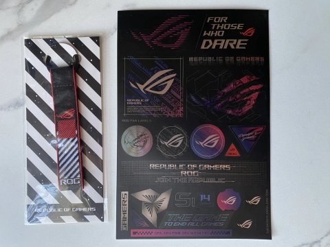 Брелок та наліпки Republic of Gamers (ROG)